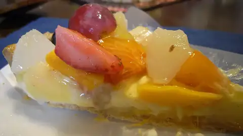 Fruit tart slice